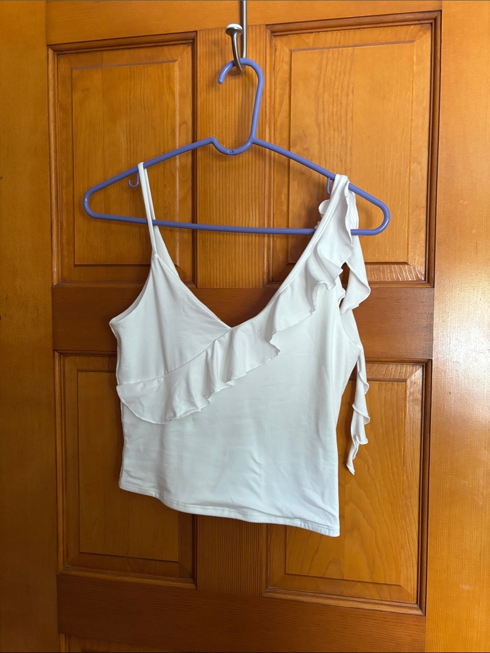 gaze White Ruffle One-Shoulder Camisole